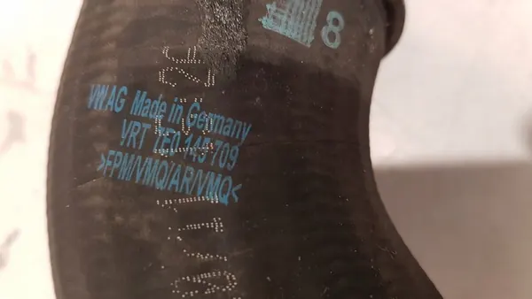 VW T5 Tubo de Aire Intercooler Usado 7E0145709 image 2