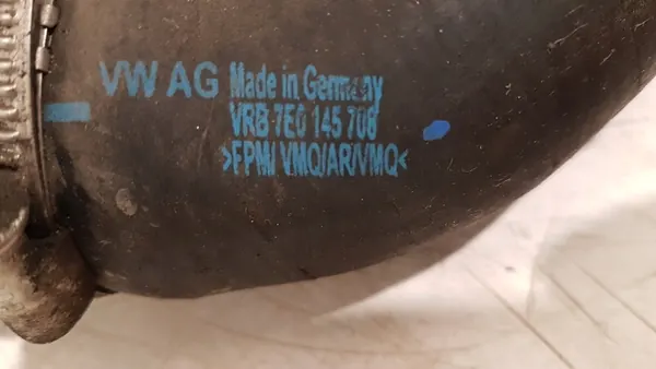 VW T5 Tubo de Aire Intercooler Usado 7E0145709 image 4