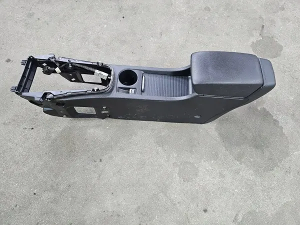 Accoudoir cuir OEM 13317404 pour Opel Astra IV J image 2