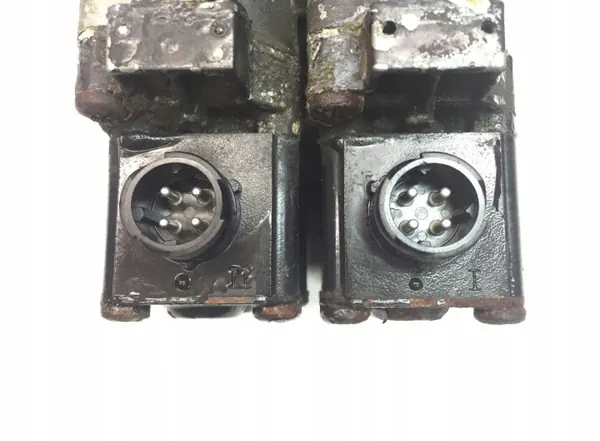 Válvula ECAS MAN OEM A0003276825 - Pieza usada image 3