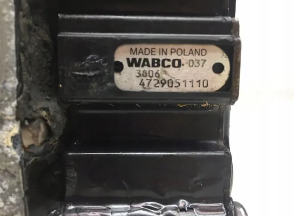 Válvula ECAS MAN OEM A0003276825 - Pieza usada image 4