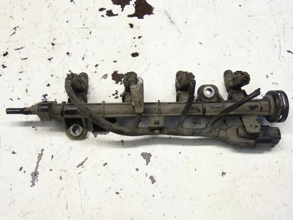 Polttoaineputki suuttimilla Hyundai i10 2007 1.1 Bensiini image 3