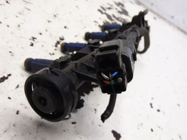 Polttoaineputki suuttimilla Hyundai i10 2007 1.1 Bensiini image 4