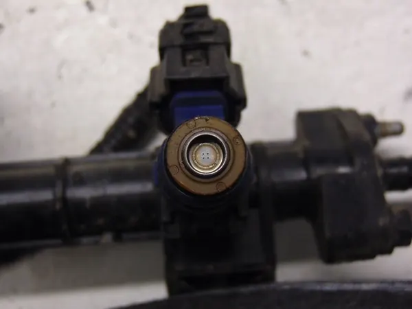 Polttoaineputki suuttimilla Hyundai i10 2007 1.1 Bensiini image 6