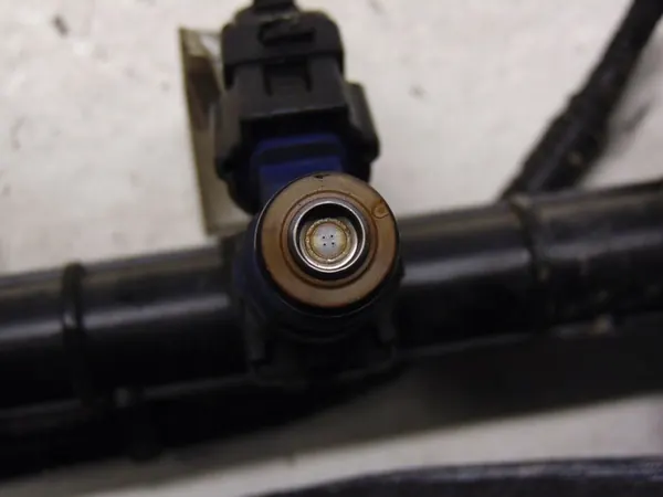 Polttoaineputki suuttimilla Hyundai i10 2007 1.1 Bensiini image 7