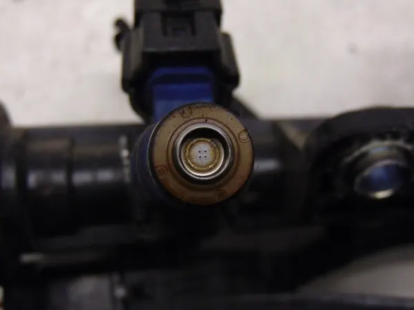 Polttoaineputki suuttimilla Hyundai i10 2007 1.1 Bensiini image 9