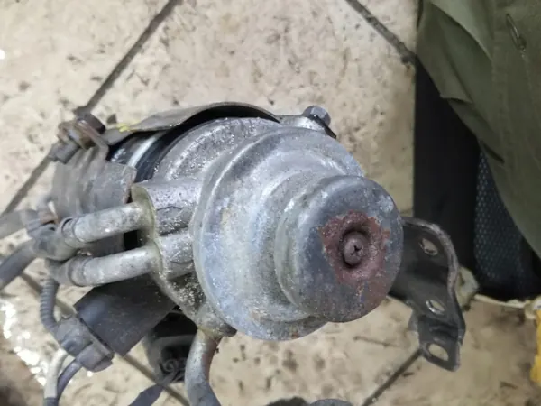 Bränslefilterhus HYUNDAI I30 II OEM 2012-2017 image 3