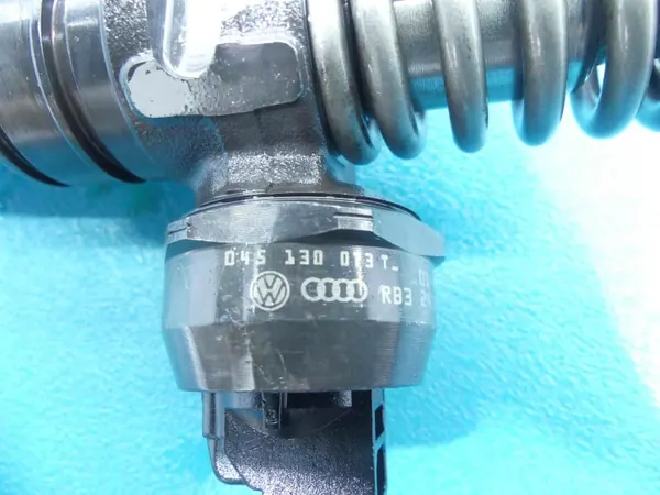 Pompe à carburant OEM 0414720035 045130073T 1.4 TDI image 4