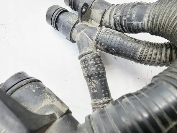 Audi A4 B7 A6 C6 3.2 FSI Entlüftungsschlauch 06E103217K image 7