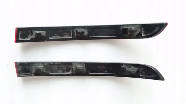 VW TOURAN I LIFT takapuskuriheijastin vasen oikea 1T0945106A 1T0945105A image 3