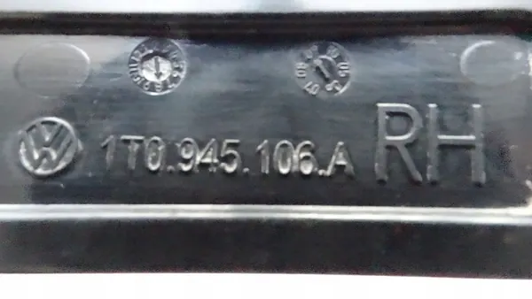 VW TOURAN I LIFT takapuskuriheijastin vasen oikea 1T0945106A 1T0945105A image 5