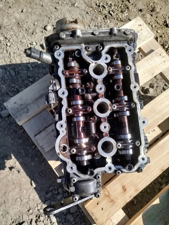 Audi A6 C6 2.4 V6 BDW vasen sylinterikansi OEM 06E103373D image 2