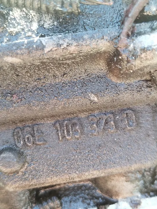 Audi A6 C6 2.4 V6 BDW vasen sylinterikansi OEM 06E103373D image 7