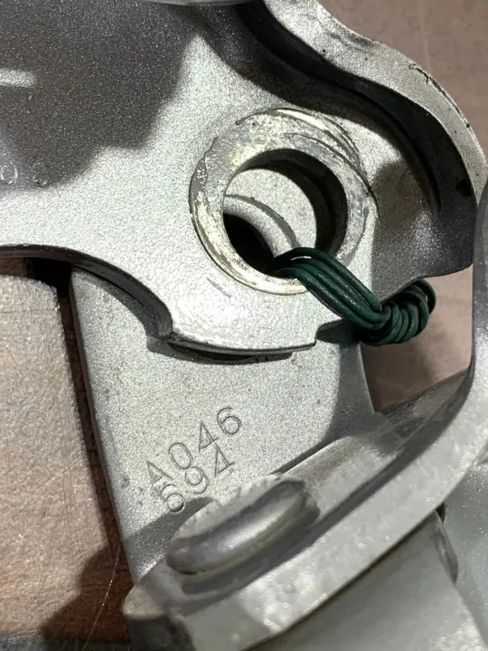 Toyota RAV4 framdörrgångjärn OEM FBZ26798 image 6