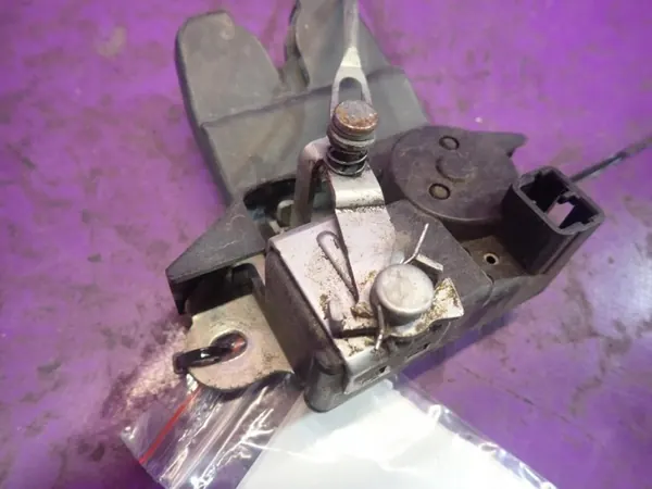 Serrure de coffre OEM Zawada-372893- pour Hyundai Elantra IV image 4