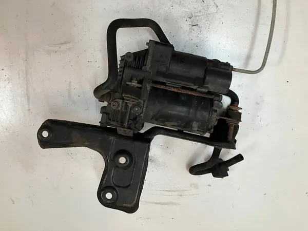 Airmatic fjädringskompressor Mercedes S-klass W221 A2213201604 image 3