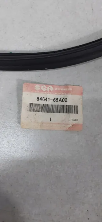Joint de porte avant droit OEM 84641-65A02 Suzuki Escudo image 3