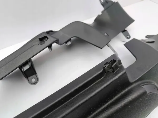 BMW i3 2017 Tavaratilasarjan kiinnike OEM 7291360 image 9