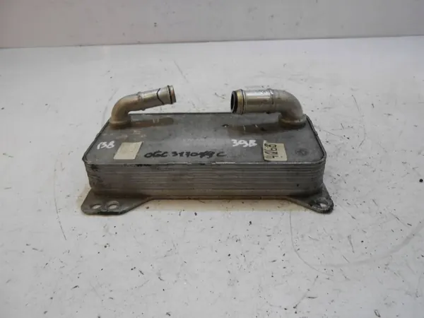 Refroidisseur d'huile OEM 0GC317019C VW Passat B8 image 3