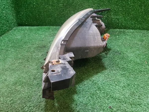 Farol direito Mazda 3 Hatchback OEM P3665R image 5