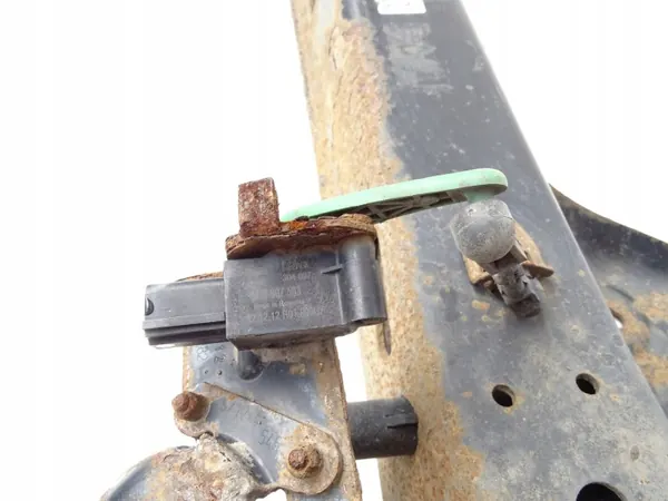 OEM 5Q0501049R Hinterachsschwinge - Gebraucht image 8
