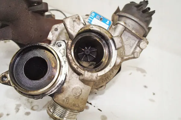 TD136 Skoda SuperB III 1.6d Turboaggregat 04L253016T image 6