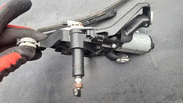 Takapyyhkijän mekanismi BMW 1 E87 Lift image 2