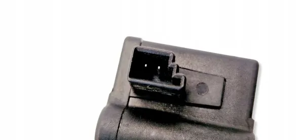 BMW X5 E53 achterklepslotactuator OEM 67118379996 image 3