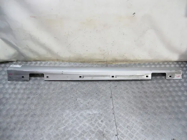 Mercedes W246 Garniture de marche droit OEM A2466900340 image 5