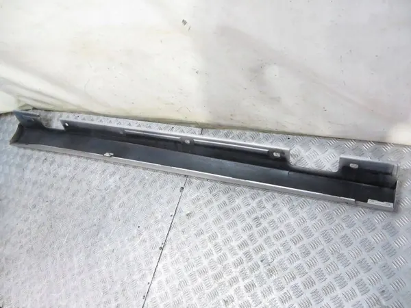 Mercedes W246 Garniture de marche droit OEM A2466900340 image 6