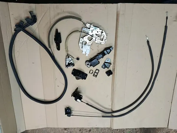 Vänster övre dörrlås Renault Master III IV MOVANO B OEM image 3