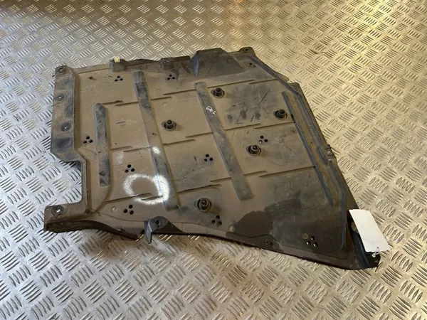 Cubierta inferior tanque BMW OEM 7435569 - Usado image 2