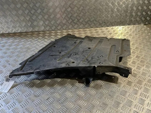 Cubierta inferior tanque BMW OEM 7435569 - Usado image 4