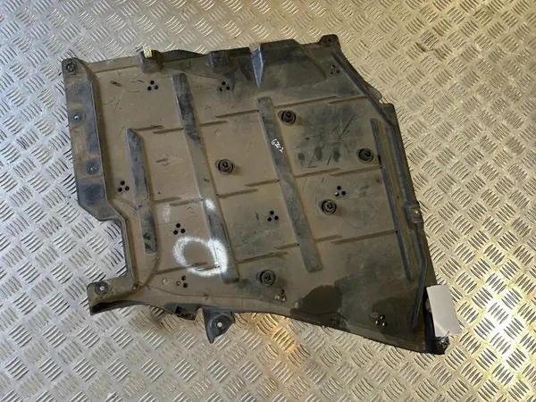Cubierta inferior tanque BMW OEM 7435569 - Usado image 5