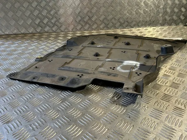Cubierta inferior tanque BMW OEM 7435569 - Usado image 6