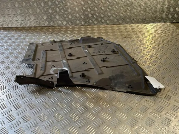 Cubierta inferior tanque BMW OEM 7435569 - Usado image 7