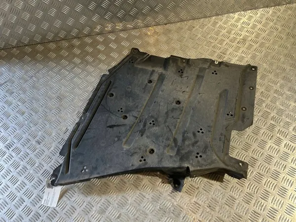 Cubierta inferior tanque BMW OEM 7435569 - Usado image 9
