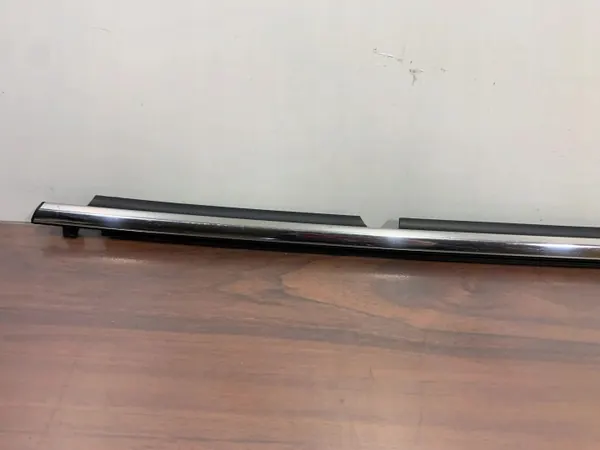 Toyota OEM FBZ28172 Heckfensterleiste - Gebraucht image 3