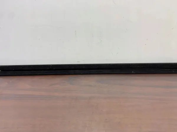 Toyota OEM FBZ28172 Heckfensterleiste - Gebraucht image 4