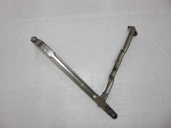 BMW 530D G30 G31 Bränsletanksfäste OEM 7383181 image 2