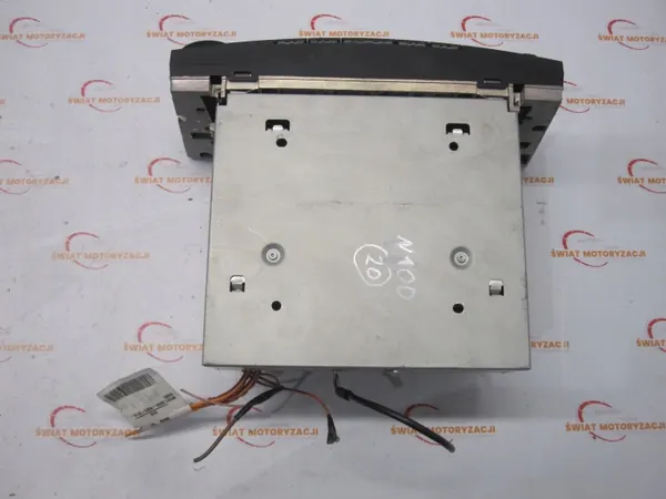 Radio Mercedes E W211 OEM A2118204197 - Usado image 4