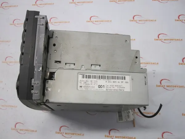 Radio Mercedes E W211 OEM A2118204197 - Usado image 5