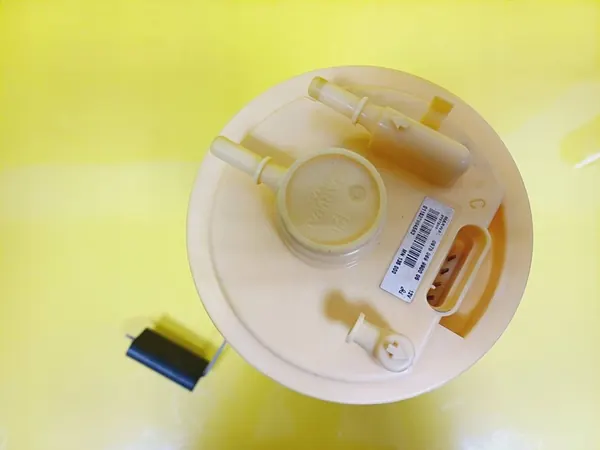 Bomba de combustible Mitsubishi Colt VI 1.3B MN135000 image 2