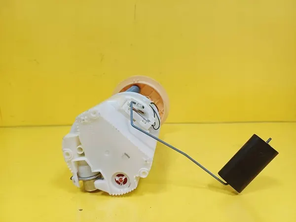 Bomba de combustible Mitsubishi Colt VI 1.3B MN135000 image 7