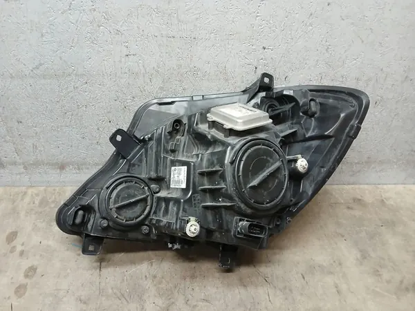 Rechter Voorlamp Mercedes Sprinter W906 Xenon A9068203261 image 6