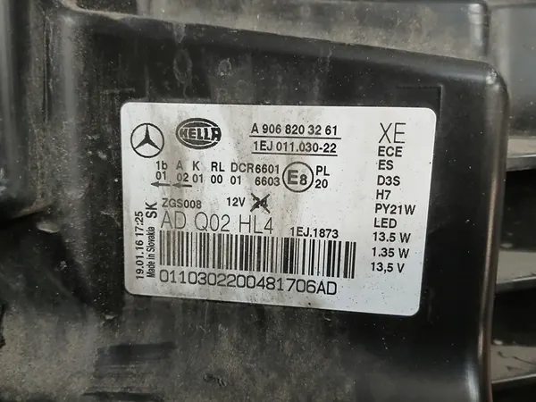 Rechter Voorlamp Mercedes Sprinter W906 Xenon A9068203261 image 7