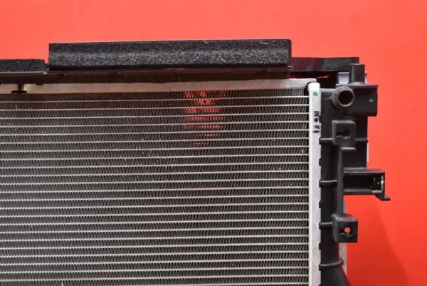 Radiateur d'eau OEM 25310N7030 pour Hyundai Tucson 1.6 Hybride image 6