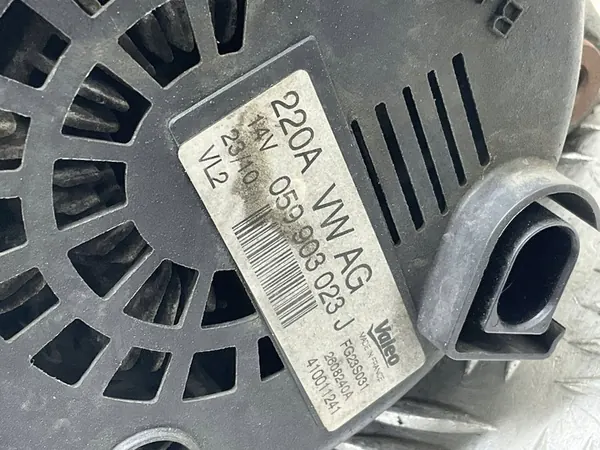 2011 Volkswagen Touareg II Alternator image 3