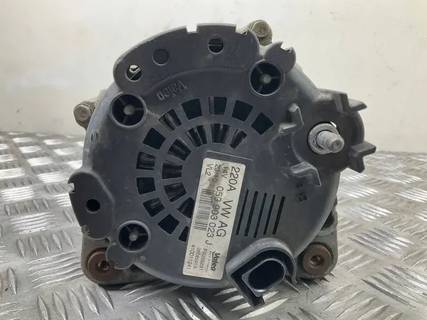 2011 Volkswagen Touareg II Alternator image 5