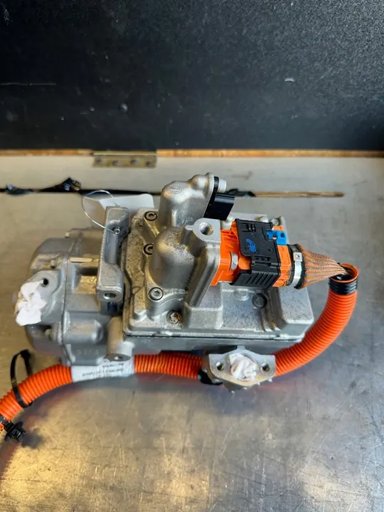 Compressore aria condizionata Denso 926005749R image 2